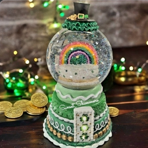 Irish Christmas Light up Gingerbread Tier Cake Rainbow Lucky Shamrock Snowglobe - Picture 1 of 11